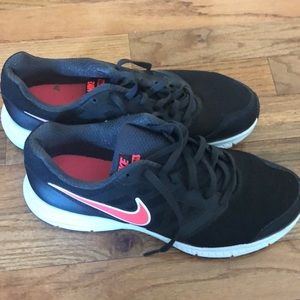 Women’s Nike shoes size 9